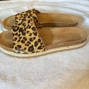 Yokono Women’s sandal. Size 8.